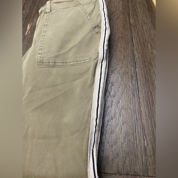 Monrow Racer Stripe Kaki Light Army Green Relaxed Loose Hem Chino Pants Size 26 - Picture 9 of 9